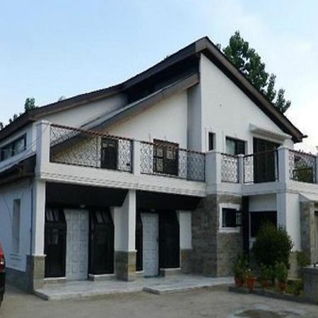 Jeelani Guest House Srīnagar Buitenkant foto