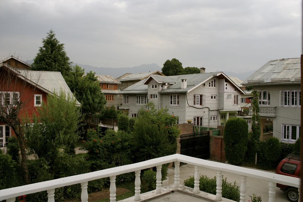 Jeelani Guest House Srīnagar Buitenkant foto